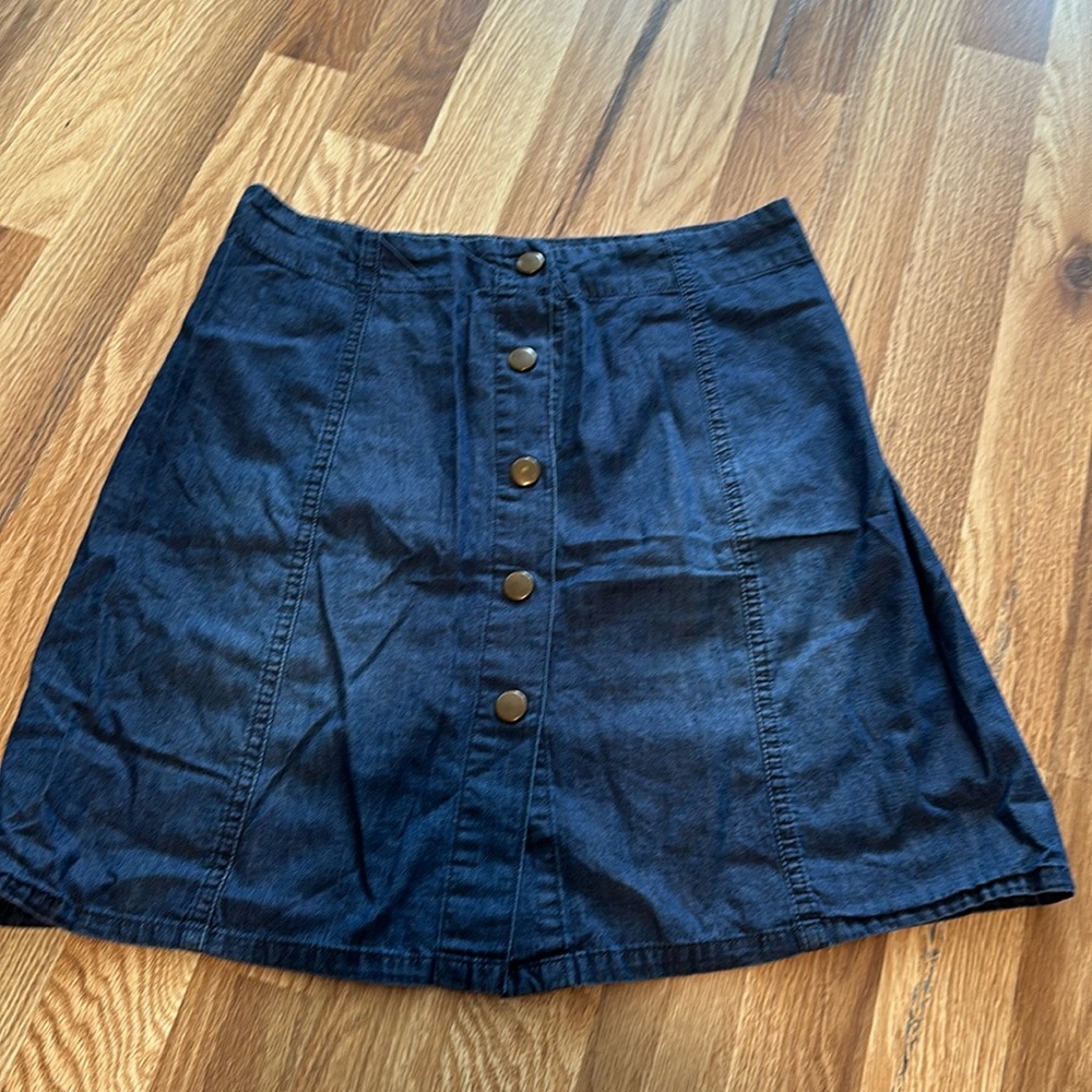 Denim mini skirt size small snapped front